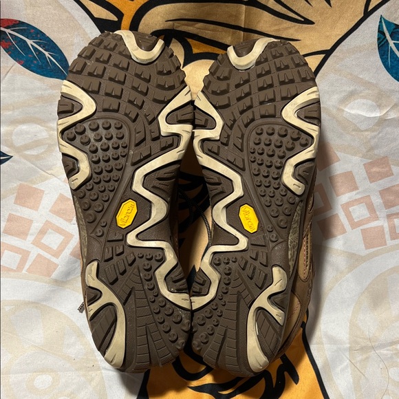 Merrell Women's Brown and Cream Athletic Shoes - Picture 6 of 9